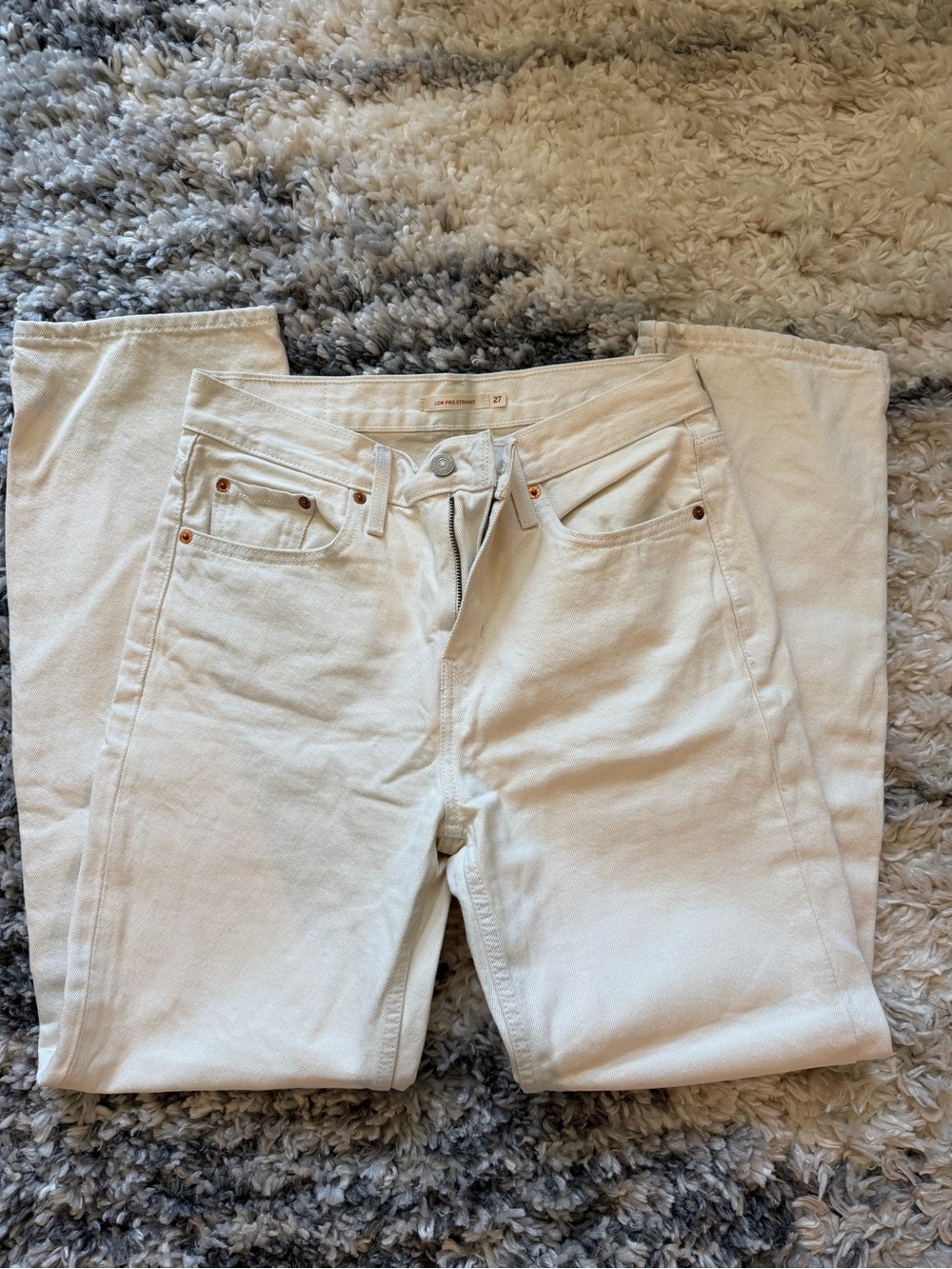 Levi's Straight Leg Jeans in Off-White
